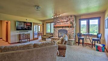 House (6 Bedrooms) | Interior