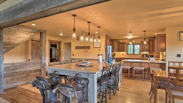 House (6 Bedrooms) | Interior