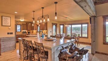 House (6 Bedrooms) | Interior