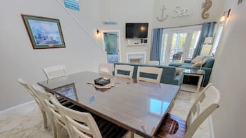 Villa, 4 Bedrooms | Dining
