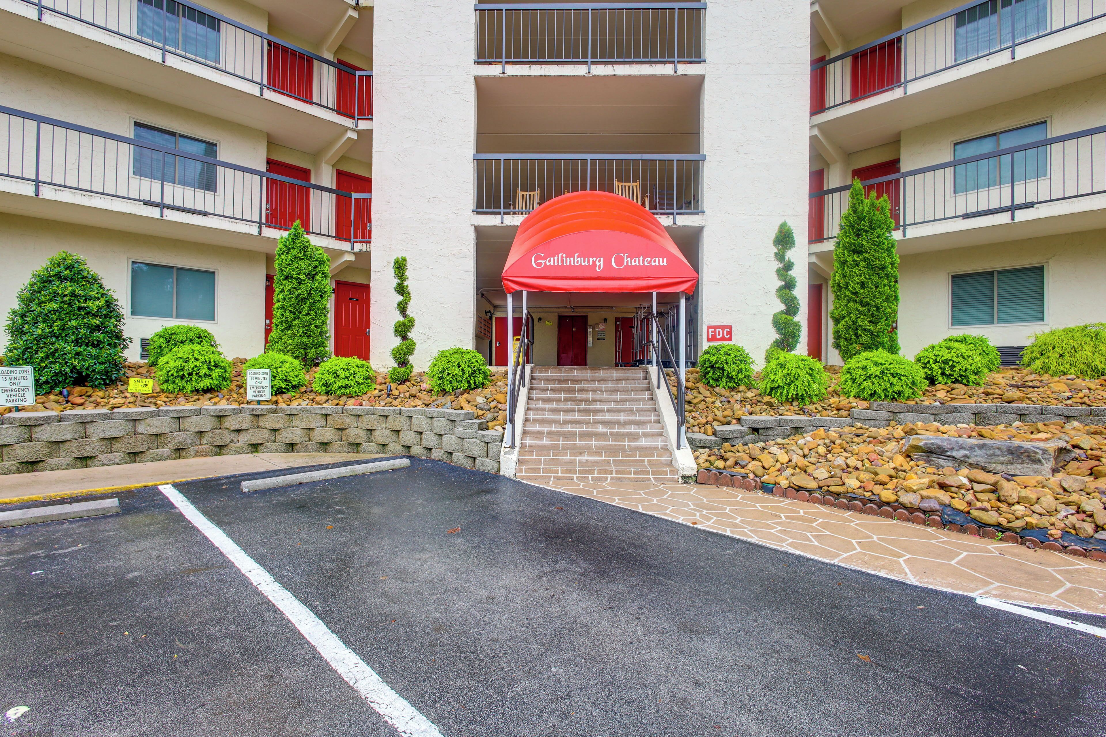 A multi-story building with a red awning labeled "Gatlinburg Chateau."