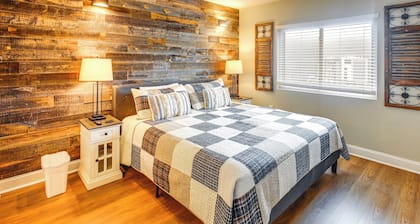 Gatlinburg Condo w/ Smoky Views: Walk to Town!