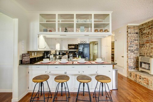 Mineola Lake House w/ Dock & Fire Pit!