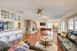 Cottage (4 Bedrooms) | Interior - Mineola Lake House w/ Dock & Fire Pit! (Mineola)