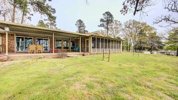 Cottage (4 Bedrooms) | Front of property