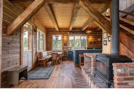 Interior. Dream for hiking, star gazing, fishing, lakes & hunting - 2 night minimum