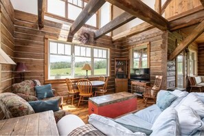 Smart TV, fireplace, DVD player, books - Dream for hiking, star gazing, fishing, lakes & hunting - 2 night minimum (Clark)