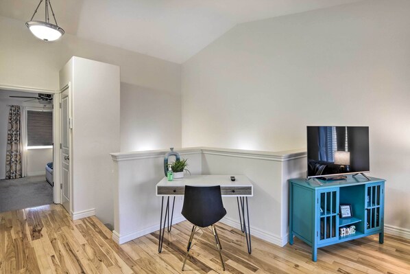 Apartment (3 Bedrooms) | Interior - Stunning Anchorage Townhome ~ 5 Mi to Dtwn! (Anchorage)