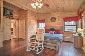 2 bedrooms, laptop workspace, iron/ironing board, bed sheets - Douglas Lake Cabin w/ Mountain-view Deck & Grill (White Pine)