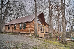 Exterior - Douglas Lake Cabin w/ Mountain-view Deck & Grill (White Pine)