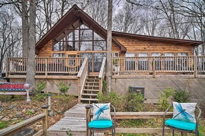 Terrace/patio - Douglas Lake Cabin w/ Mountain-view Deck & Grill (White Pine)