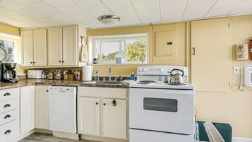 Cottage (2 Bedrooms) | Interior