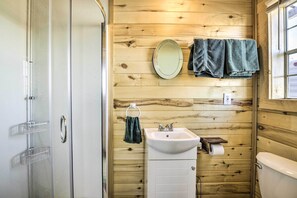 Apartment (0 Bedroom) | Bathroom