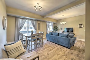 Apartment (2 Bedrooms) | Interior - Grand Haven Condo - Walk to Nearby Hot Spots! (Grand Haven)