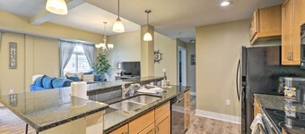 Grand Haven Condo - Walk to Nearby Hot Spots!