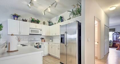 Kissimmee Condo w/ Resort Perks - 5 Mi to Disney!