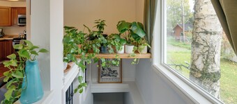 Cozy Anchorage Retreat < 4 Mi to Downtown!