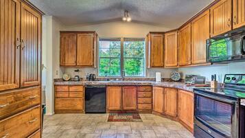 Rumah (3 Bedrooms) | Dapur pribadi | Microwave, oven, kompor, dan mesin pencuci piring