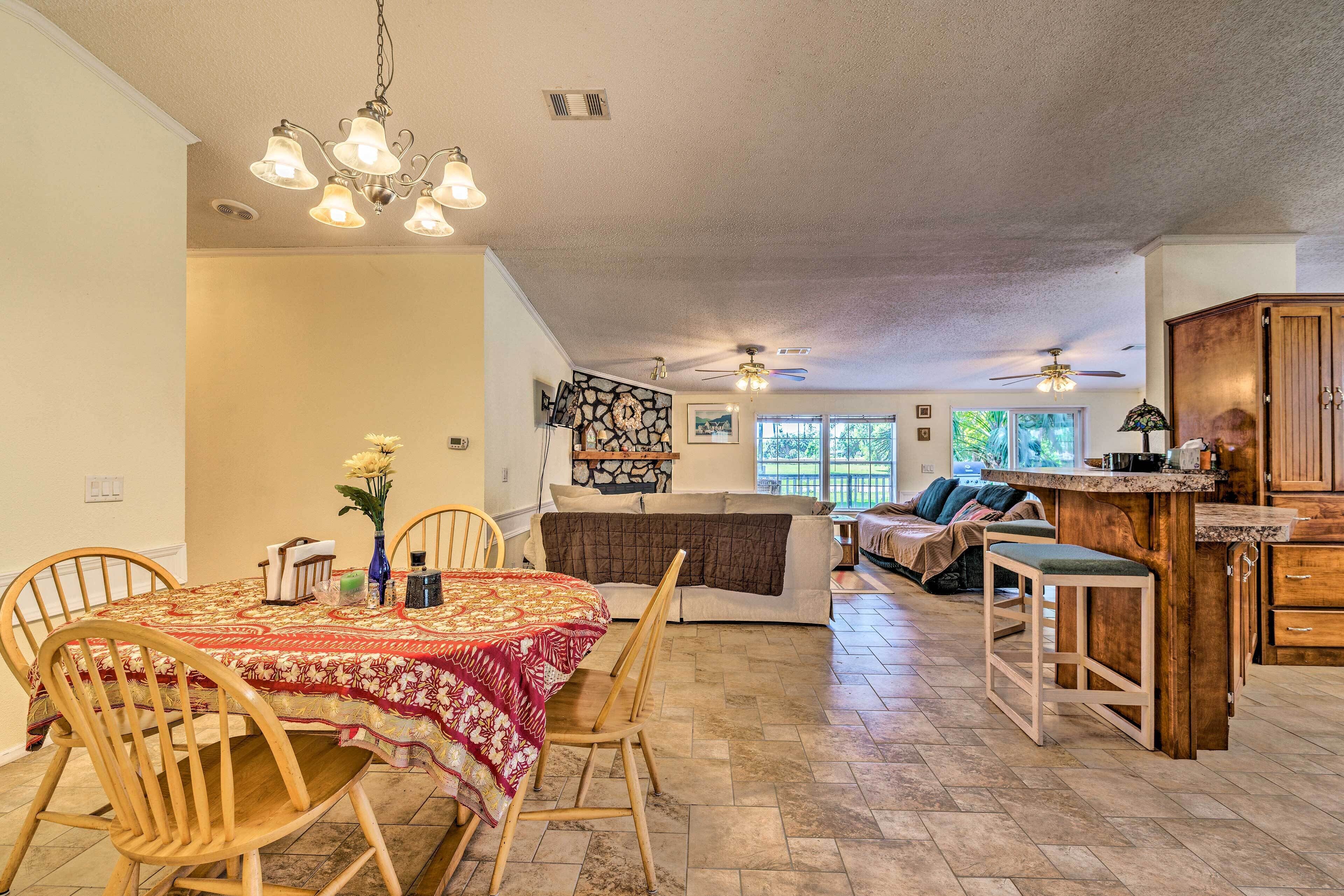 House (3 Bedrooms) | Interior