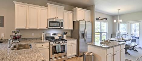 House (3 Bedrooms) | Interior