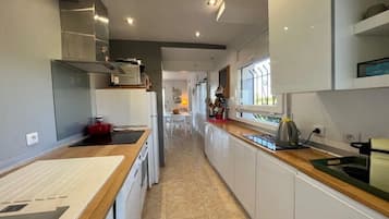 Mikroaaltouuni, uuni, liesi, astianpesukone