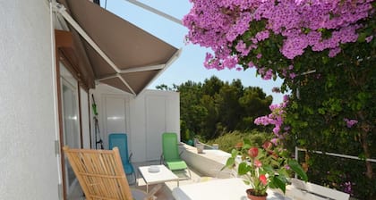 Rosas maison avec gardien 4 ch, 700m plage et centre quartier résidentiel calme.
