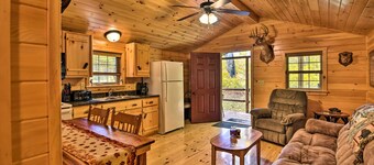 Hooah Cabin Retreat w/ Grill & Step-free Access