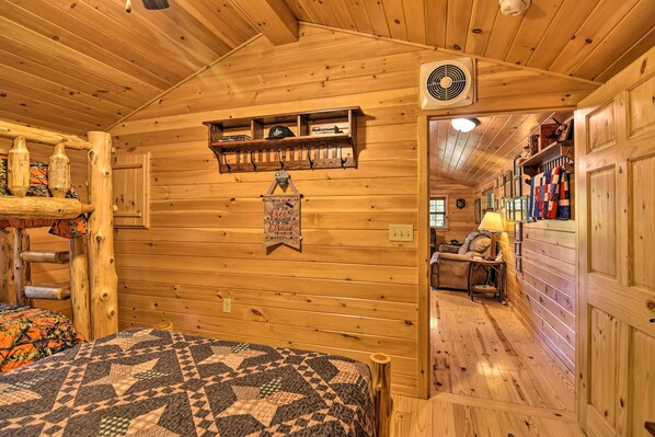 House (1 Bedroom) | Interior - Hooah Cabin Retreat w/ Grill & Step-free Access (Parsons)