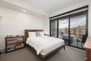 Condo, 2 Bedrooms | 2 bedrooms, laptop workspace, free WiFi