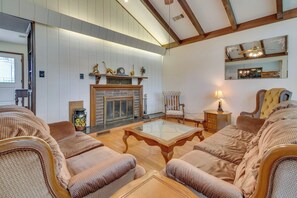 House (4 Bedrooms) | Interior - Gassville Home 3 Mi to White River & Trout Fishing (Gassville)