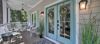 Bright & Airy Home: Chef's Kitchen & Pro Decor!