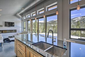 House (2 Bedrooms) | Interior - Four Voices Home: Mountain Views, 15 Mi to Breck (Alma)