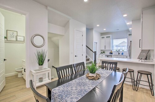 Modern Mountain Escape Near Slopes, Lakes & Trails