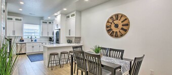 Modern Mountain Escape Near Slopes, Lakes & Trails