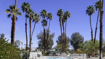 Kolam renang outdoor