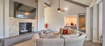 Sleek Rancho Mirage Villa: Patio, Pool, Golf!