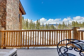 Property grounds - Fraser Condo w/ Hot Tub, Near Winter Park Resort! (Winter Park)