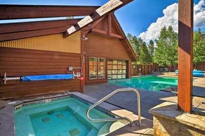 Walk to Chair Lift: Mtn-view Breckenridge Condo