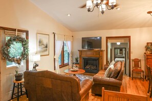 Interior - Cozy Whittier Home w/ Fire Pits < 15 Mi to Hiking! (Whittier)