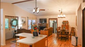 Nhà (3 Bedrooms) | Nội thất