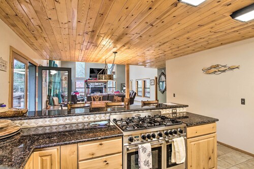 Spacious Pine Mountain Club Cabin w/ Fire Pit