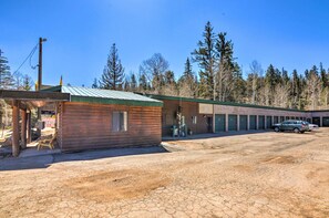 Interior - Private Duck Creek Apartment Near Entertainment! (Duck Creek Village)