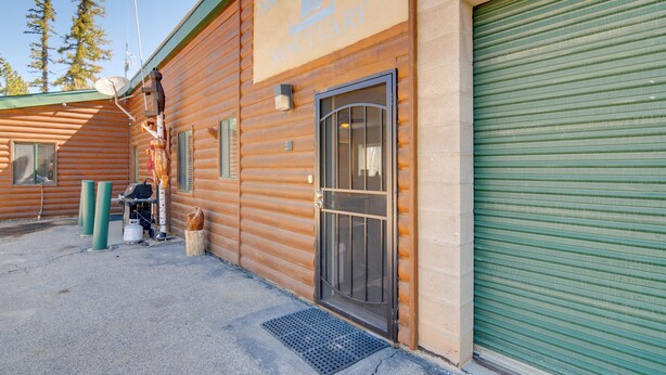 A log cabin building with a sign reading "SKOUGA ARK SANCTUARY". - Private Duck Creek Apartment Near Entertainment! (Duck Creek Village)