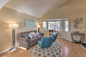 House (4 Bedrooms) | Front of property - Cozy Centennial Home w/ Fenced-in Backyard! (Centennial)