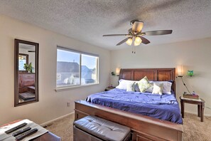 House (4 Bedrooms) | Interior - Cozy Centennial Home w/ Fenced-in Backyard! (Centennial)