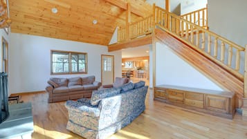 House (5 Bedrooms) | Interior