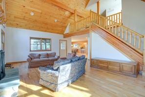 House (5 Bedrooms) | Interior