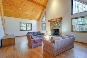 House (5 Bedrooms) | Interior