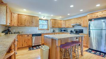 House (5 Bedrooms) | Interior