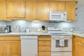 Apartment (2 Bedrooms) | Interior - Maalaea Condo w/ Pool Access - Walk to Beach! (Wailuku)